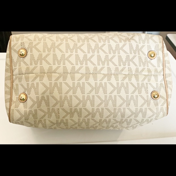 Michael Kors Monogram Vanilla shoulder handbag - Picture 4 of 10